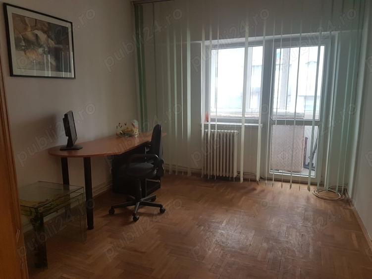 Apartament trei camere decomandat, etaj unu din patru, bloc deosebit, mobilat, doua balcoane inchise - 2