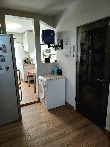 Apartament cu 3 camere decomandat în Lipovei