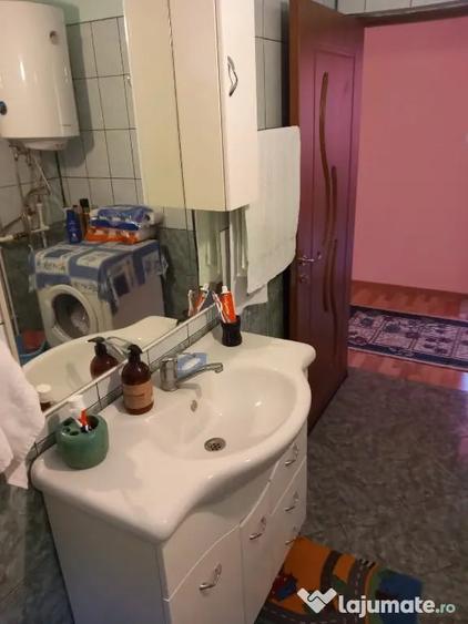 Casă cu 7 camere în Mărunțișu