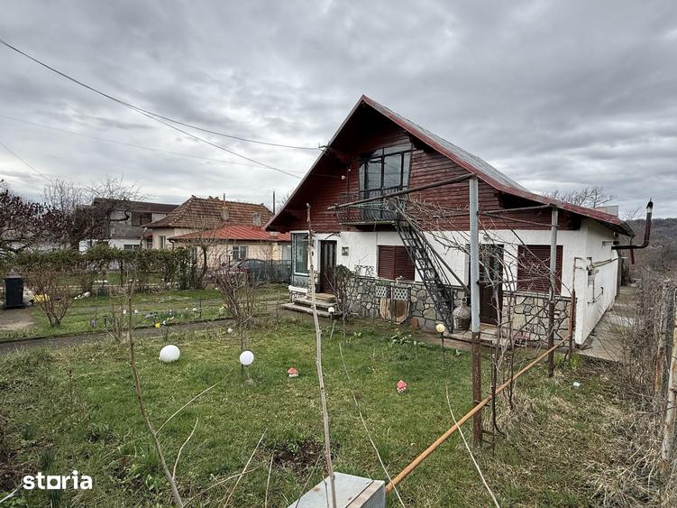 Casă cu 4 camere cu Teren 889 Mp în Cornu