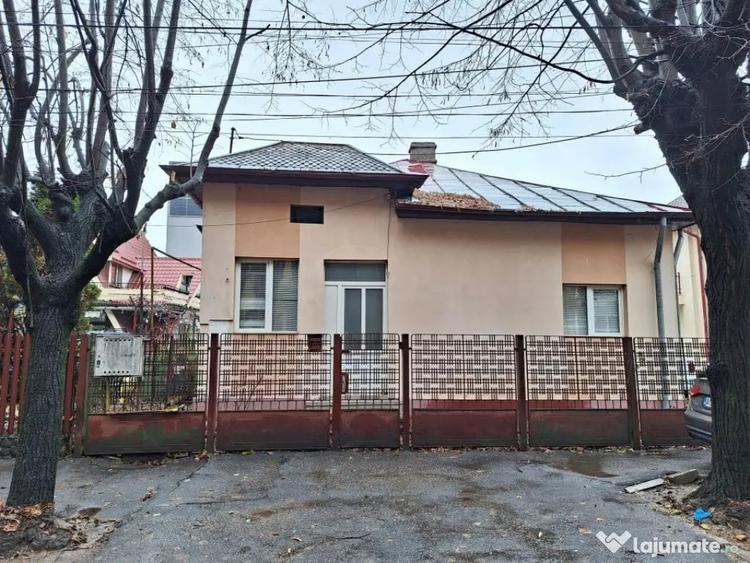 Casă cu 3 camere cu Teren 183 Mp în Central