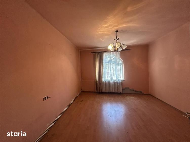 Casă cu 4 camere cu Teren 596 Mp în Central