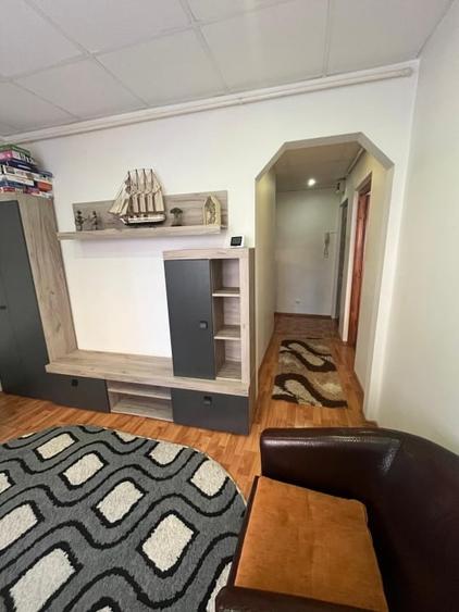 Apartament cu 3 camere decomandat, mobilat în Bogdan Vodă
