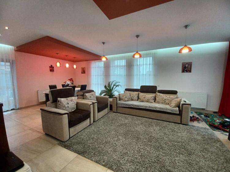 Casă individuală cu 5 camere cu Canalizare în Iris