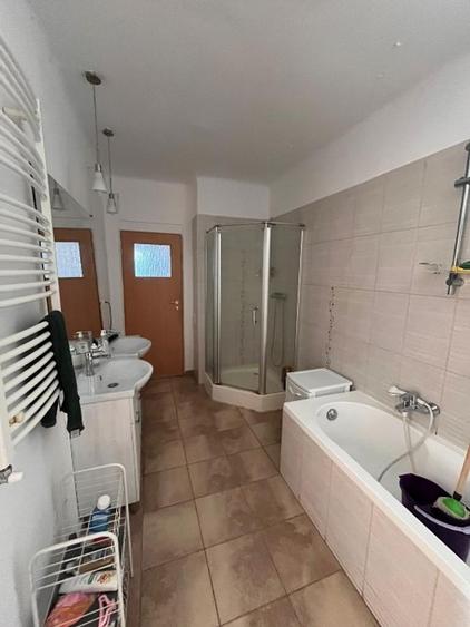 Apartament cu 4 camere semidecomandat în P-ța Romană