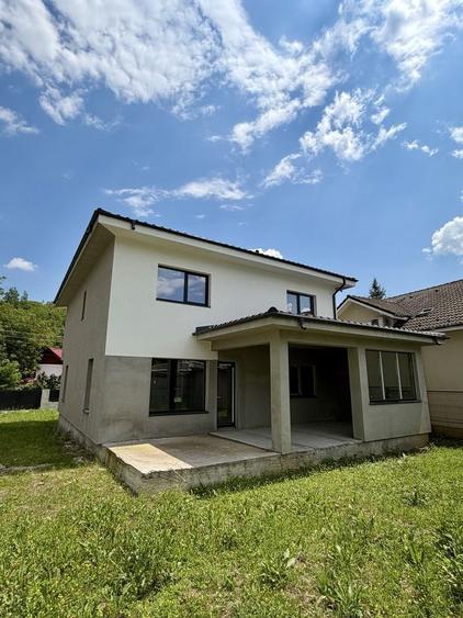 Casă cu 4 camere în Valea