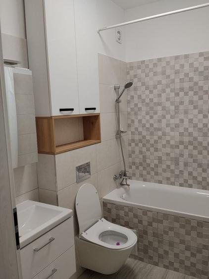Apartament cu 4 camere decomandat în Berceni