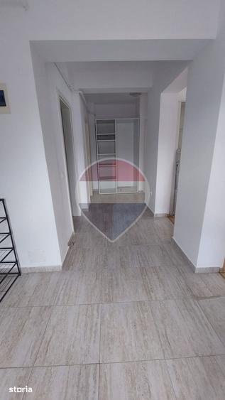Apartament cu 2 camere decomandat în Tractorul