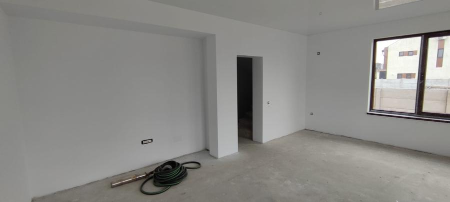 Duplex cu 4 camere cu Teren 300 Mp în Domnești