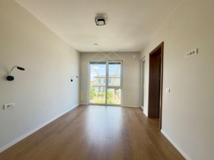 Duplex cu 5 camere cu Canalizare în Dumbrăvița