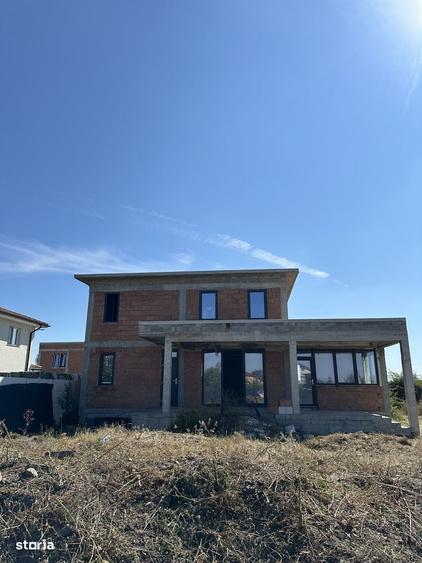 Casă cu 4 camere cu Teren 600 Mp în Central