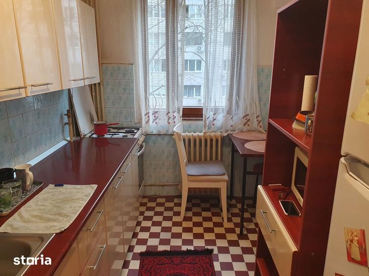 Apartament cu 4 camere decomandat în Drumul Taberei