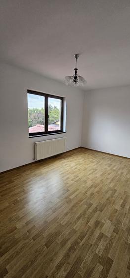 Casă cu 4 camere cu Teren 300 Mp în Berceni