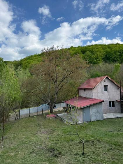 Casă cu 3 camere în Cislău