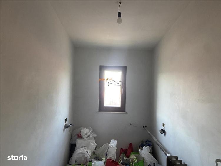 Casă cu 4 camere în Golești