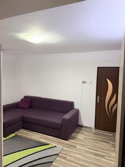 Apartament cu 2 camere semidecomandat în Mioriței