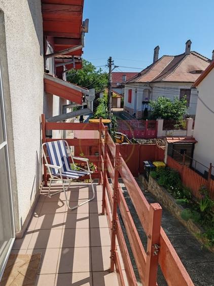 Apartament cu 3 camere decomandat, mobilat în Central