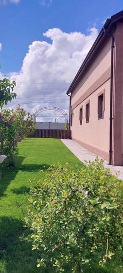 Casă cu 2 camere cu Teren 1000 Mp în Central