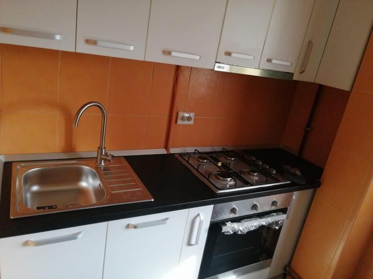 Apartament cu 3 camere decomandat în Popoveni