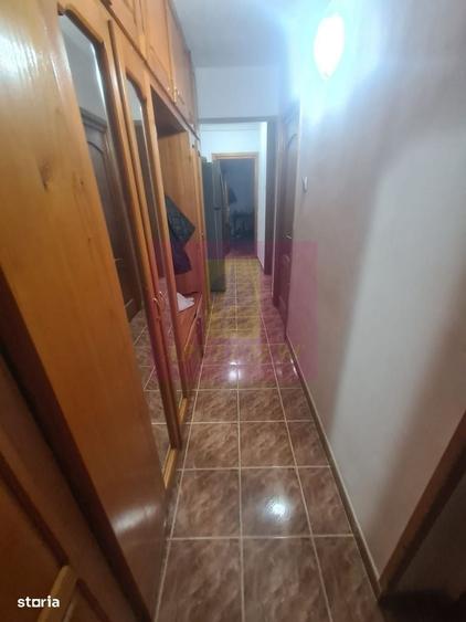 Apartament cu 3 camere decomandat în Cuza