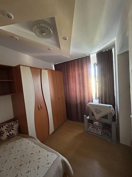Apartament cu 3 camere semidecomandat în Trivale