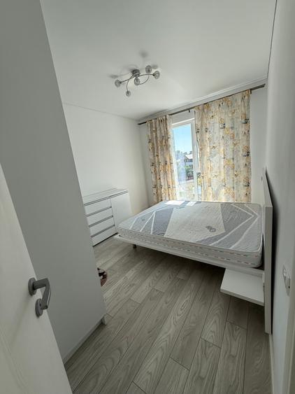 Apartament cu 3 camere semidecomandat în Mihai Bravu