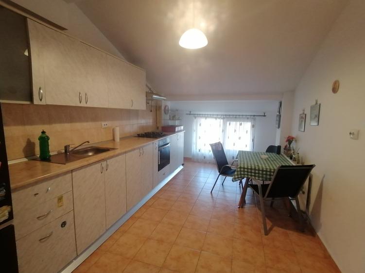 Apartament cu 4 camere decomandat, mobilat în Est