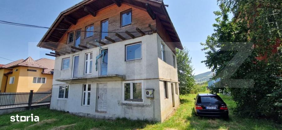 Casă cu 5 camere cu Teren 1500 Mp în Unirea