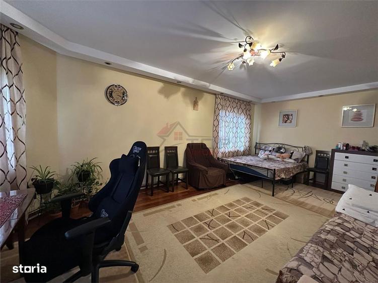 Apartament cu 3 camere decomandat în Canta