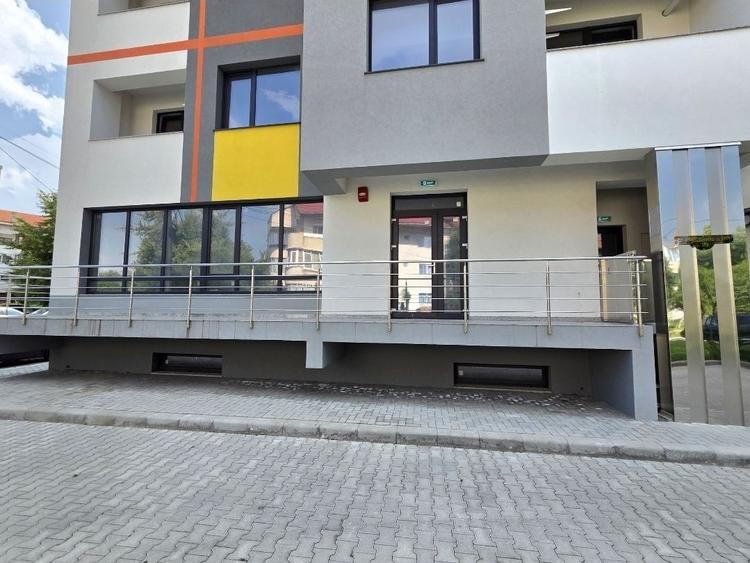 Spațiu comercial, de 62 mp, în Humulești