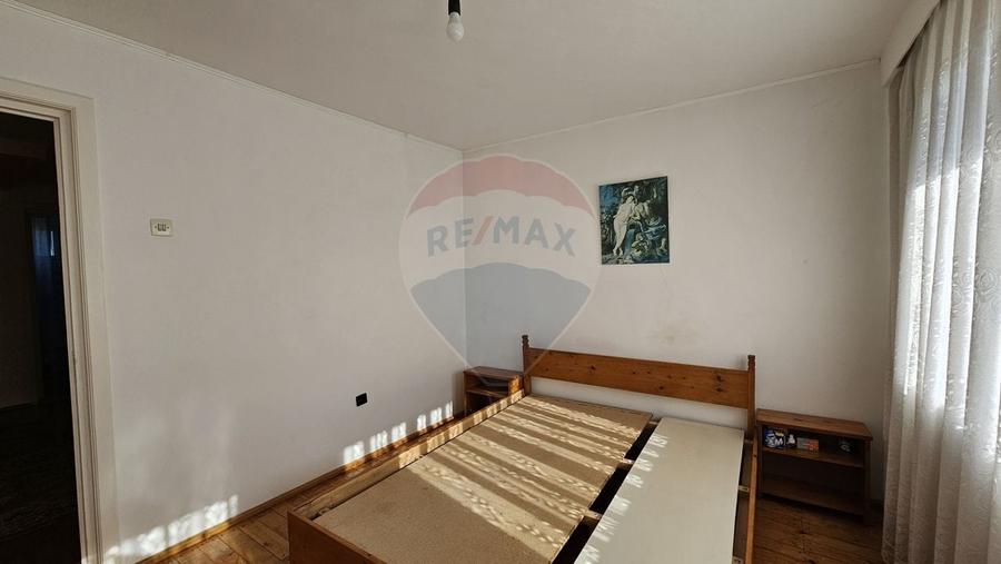 Casă individuală cu 5 camere cu Teren 2078 Mp în Bogata