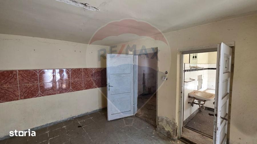 Casă cu 3 camere cu Teren 477 Mp în Central
