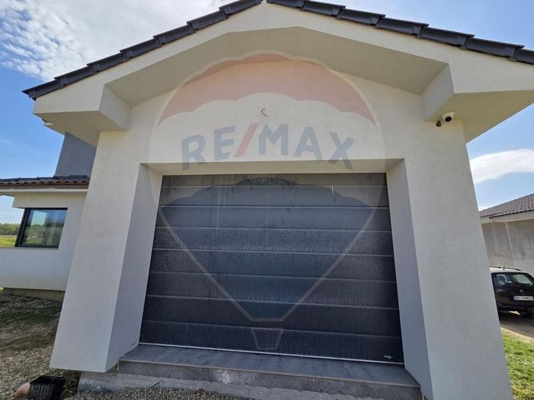 Casă individuală cu 5 camere cu Teren 570 Mp în Cihei