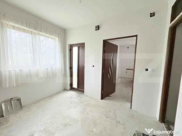 Casă cu 3 camere cu Teren 1900 Mp în Vest