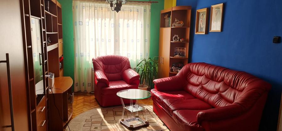 Apartament cu 3 camere decomandat în Central