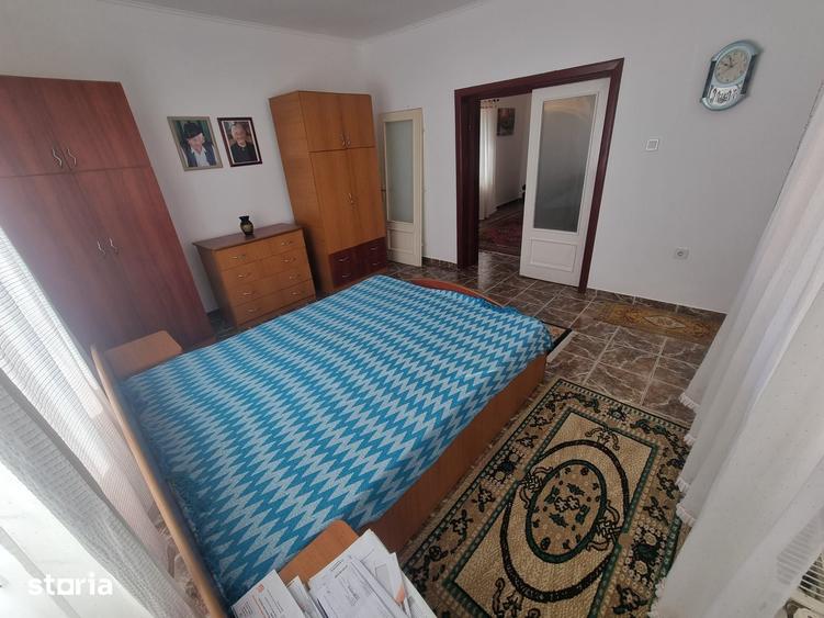 Casă cu 4 camere cu Teren 1202 Mp în Băcia
