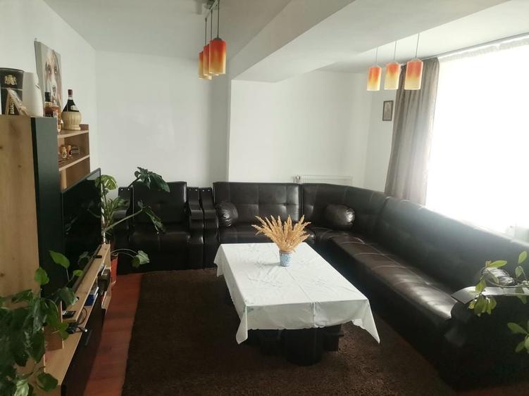 Casă cu 4 camere cu Teren 1100 Mp în Central