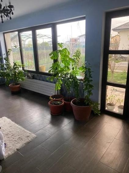 Casă cu 6 camere cu Teren 201 Mp în 1 Decembrie