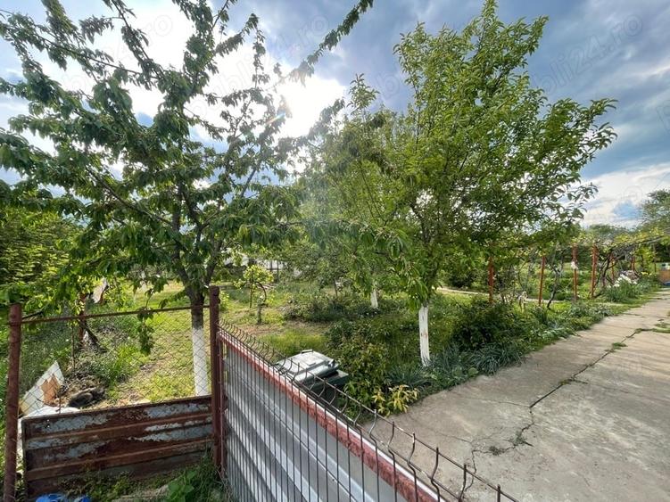Casă cu 3 camere cu Teren 2000 Mp în Stănești