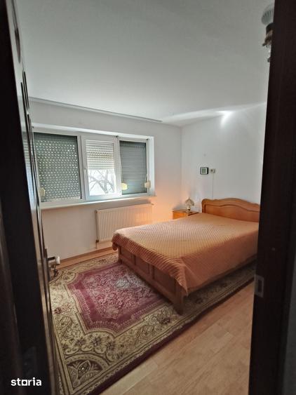 Apartament cu 3 camere decomandat în Micro 14