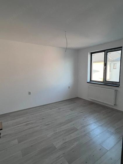 Apartament cu 3 camere decomandat în Tărlungeni