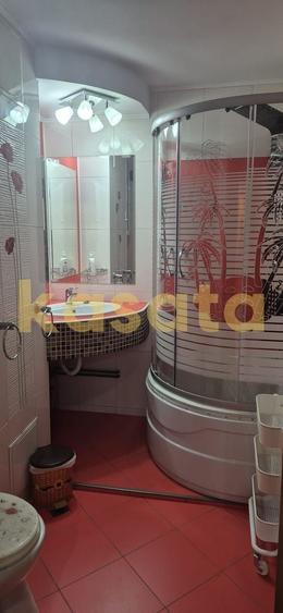 Apartament cu 3 camere semidecomandat, mobilat în Drumul Taberei