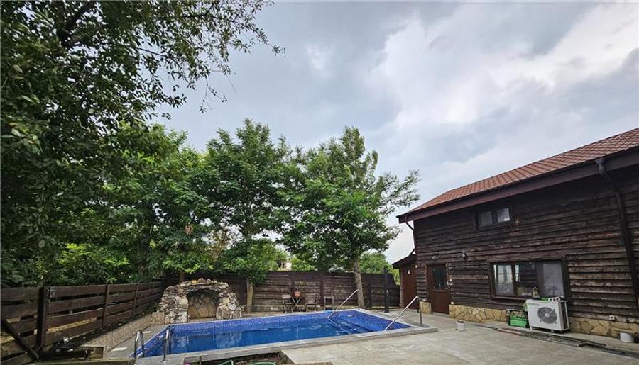 Casă cu 5 camere cu Piscina în Aroneanu