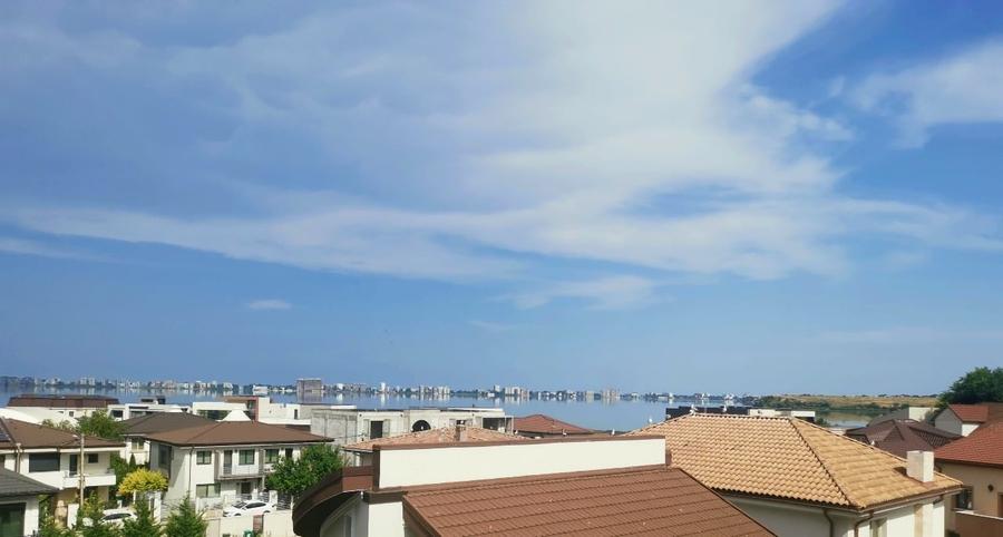 Apartament cu 3 camere semidecomandat, mobilat în Sud