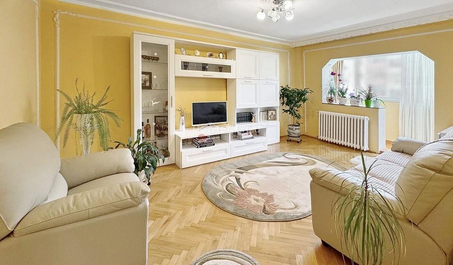 Apartament cu 4 camere decomandat, mobilat în Calea București