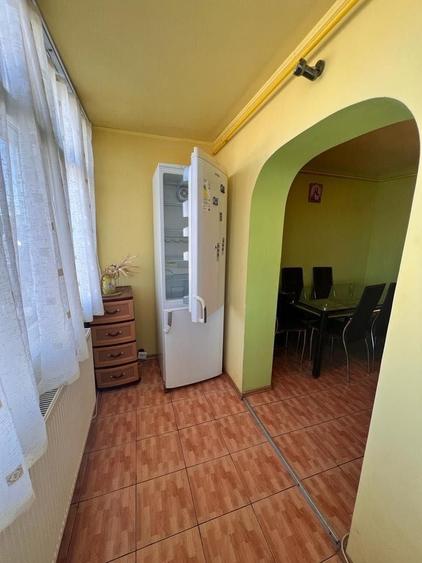 Apartament cu 3 camere decomandat în Drăgășani