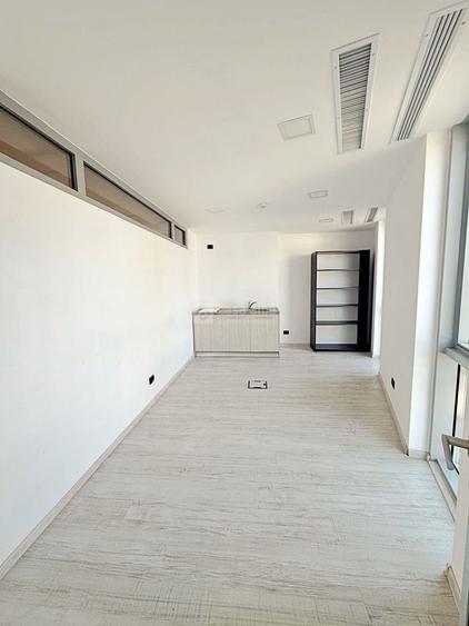 Birou, de 440 mp, în Central