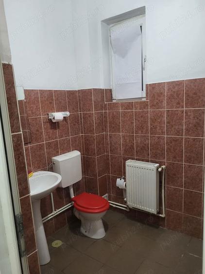Casă cu 5 camere cu Teren 100 Mp în Central