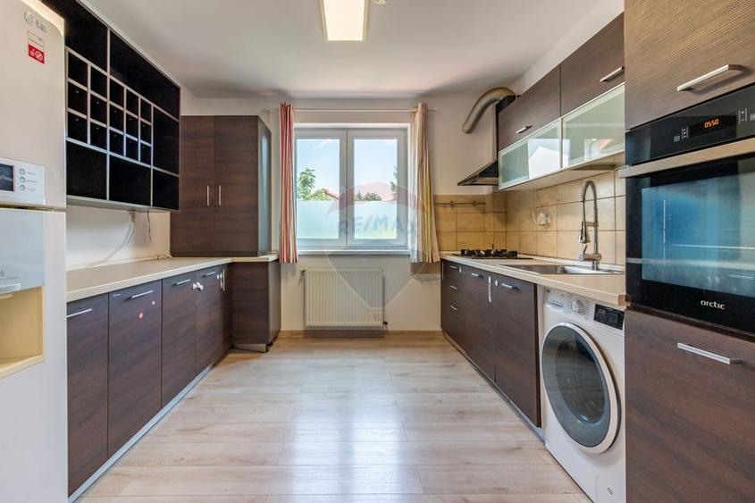 Casă cu 4 camere cu Teren 210 Mp în Central