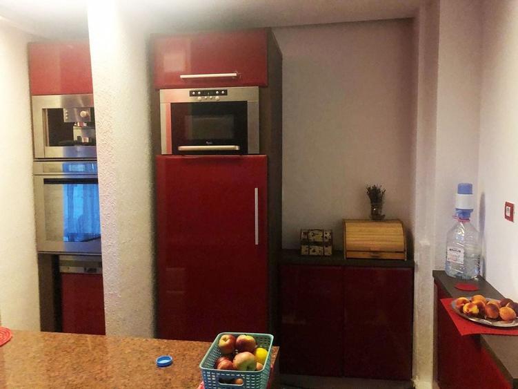 Apartament cu 3 camere semidecomandat, mobilat în Zorilor